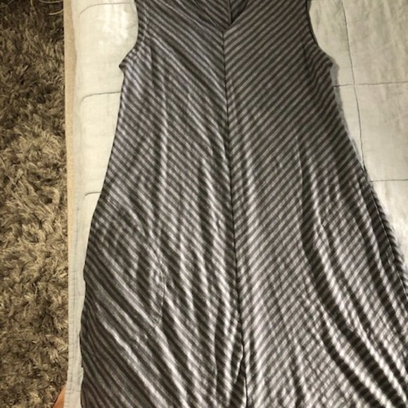 Icebreaker grey striped dress Small. - Picture 3 of 3